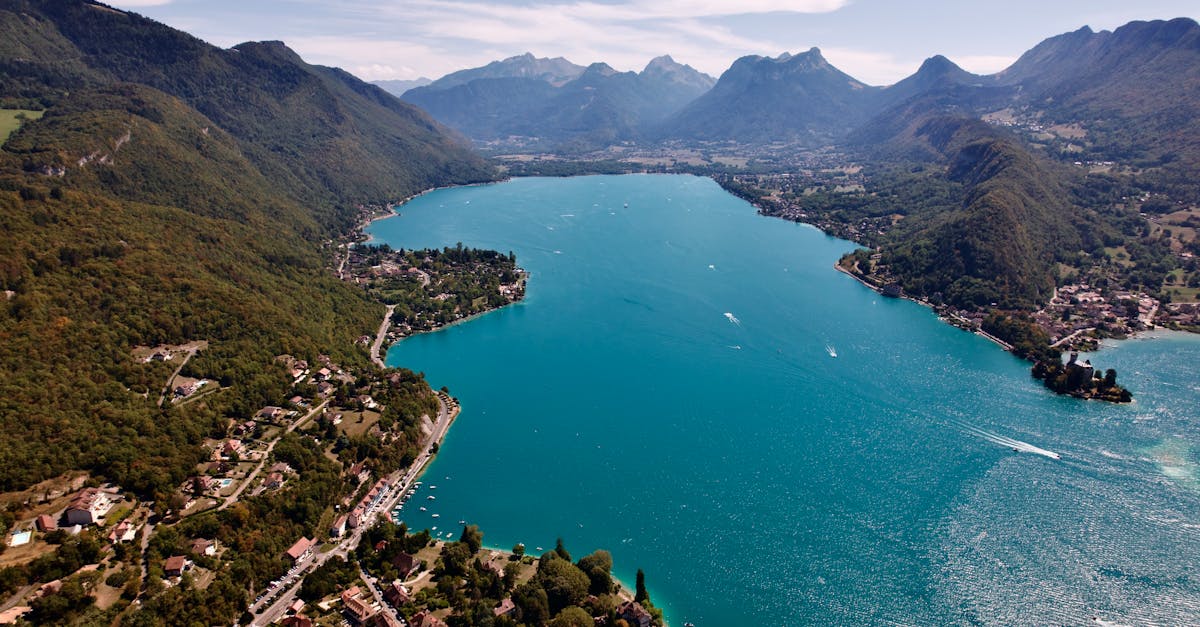 Discover the stunning beauty of Lake Annecy surrounded by mountains in Auvergne-Rhône-Alpes, France.