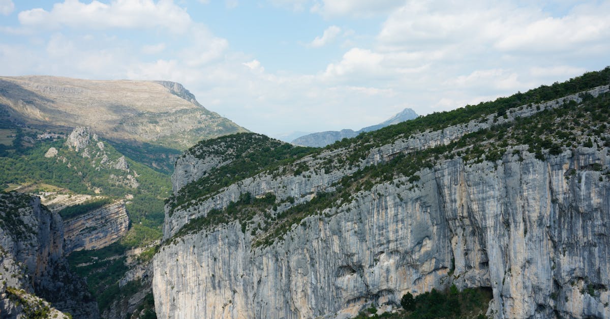 Discover the majestic cliffs and lush greenery in this stunning landscape photo.