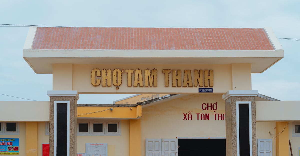 The entrance to Chợ Tâm Thanh market in Bình Thuận, Vietnam, showcasing local architecture.